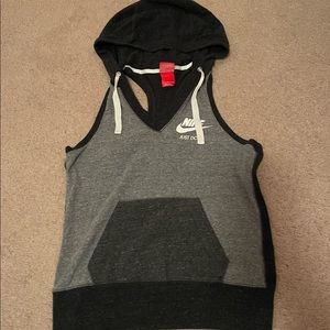 NIKE hooded muscle tank